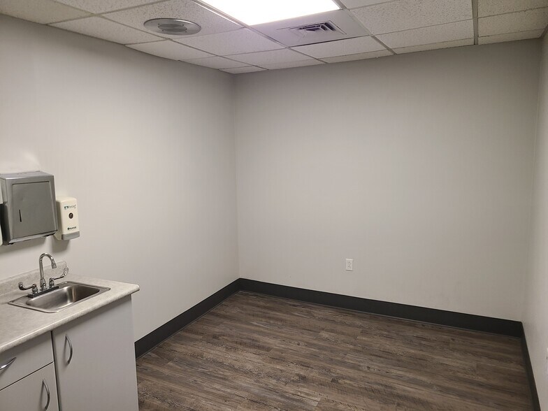 More Photos Of 131 N 5th St, Reading Office Residential For Lease