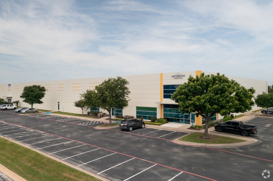 More Photos Of 106 E Old Settlers Blvd, Round Rock Warehouse For Lease