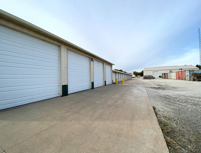 More Photos Of 780 S Chicago St, Geneseo Light Distribution For Lease