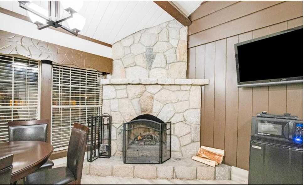 More Photos Of 27992 Rainbow Dr, Lake Arrowhead Hotel For Sale