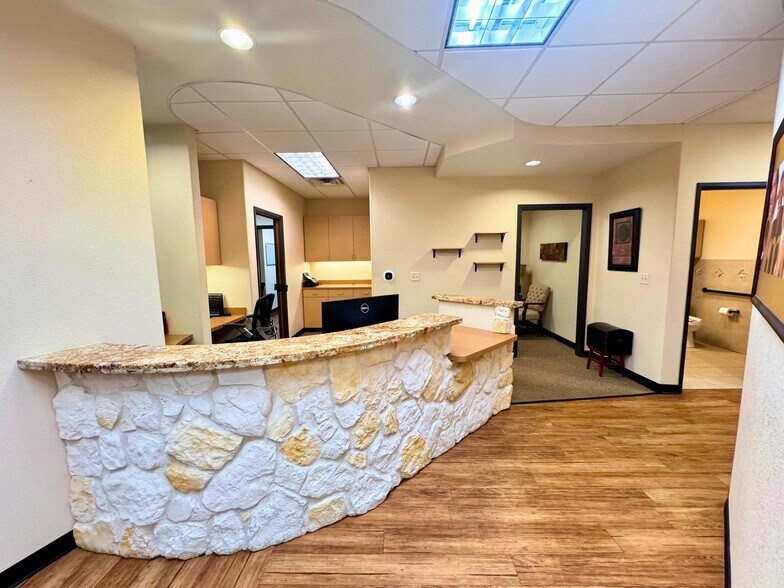 More Photos Of 3241 S Carrier Pky, Grand Prairie Medical For Sale