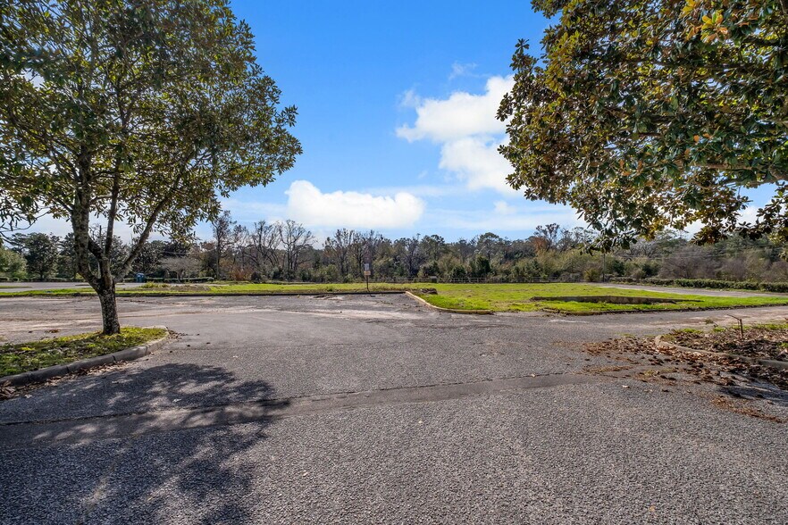 More Photos Of 1709 Mahan Dr, Tallahassee Land For Sale