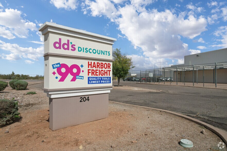 More Photos Of 204 W 5th St, Douglas Unknown For Lease