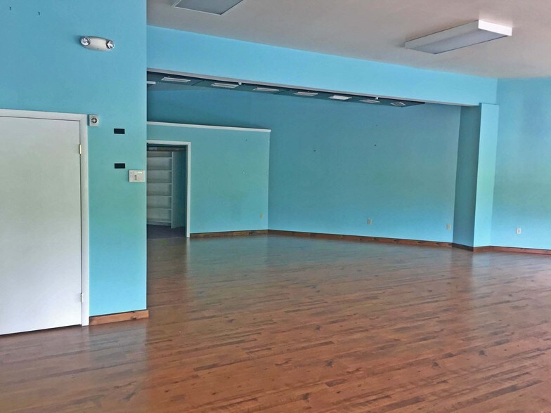 More Photos Of 37-45 Mill St, Berlin Freestanding For Lease