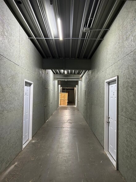More Photos Of 1402 S 15th St, Louisville Light Distribution For Sale