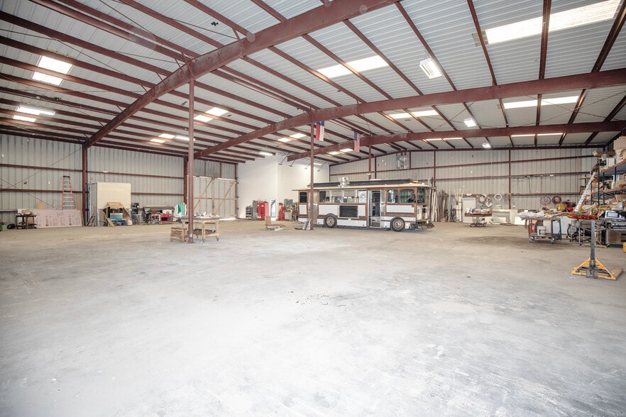 More Photos Of 2219 Brooks St, Houston Warehouse For Sale