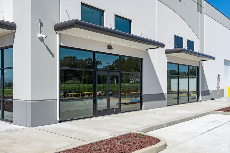 More Photos Of 115 Devlin Rd, Napa Warehouse For Lease