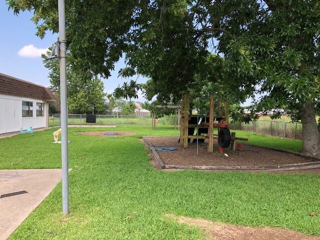 More Photos Of 2541 S Bypass 35, Alvin Daycare Center For Sale