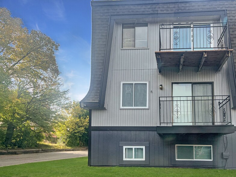 More Photos Of 9805 E 61st St, Kansas City Apartments For Sale