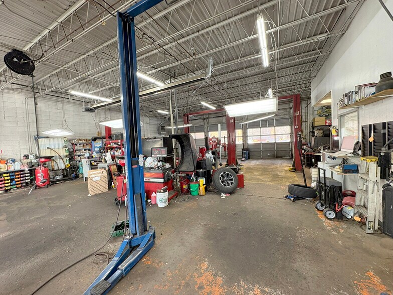 More Photos Of 1112 Speer Blvd, Denver Auto Repair For Lease