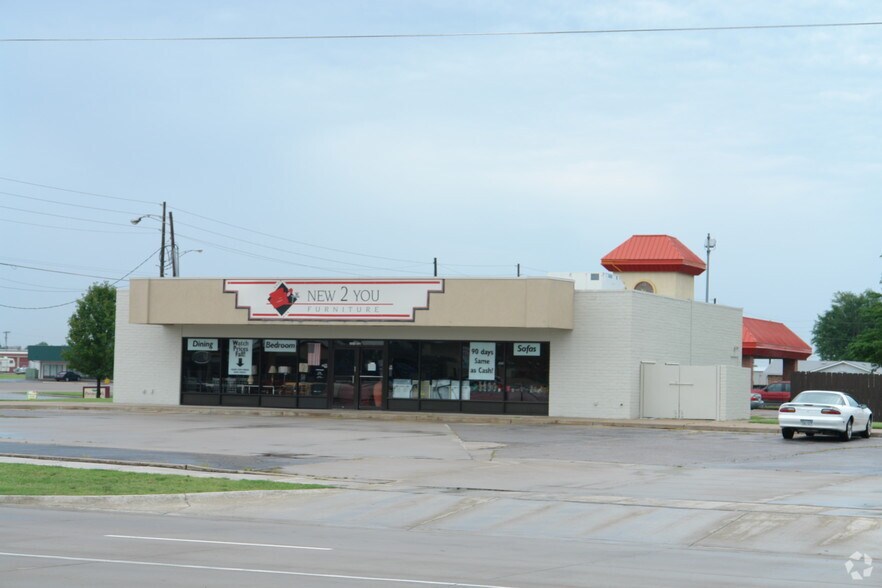 More Photos Of 2412 W Pawnee St, Wichita Freestanding For Lease