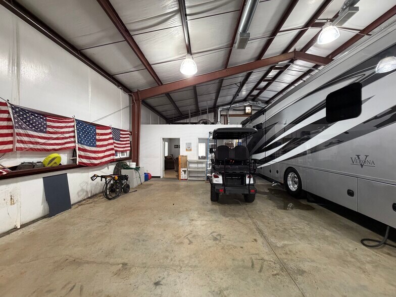 More Photos Of 5541 Thompson Bridge Rd, Murrayville Warehouse For Sale