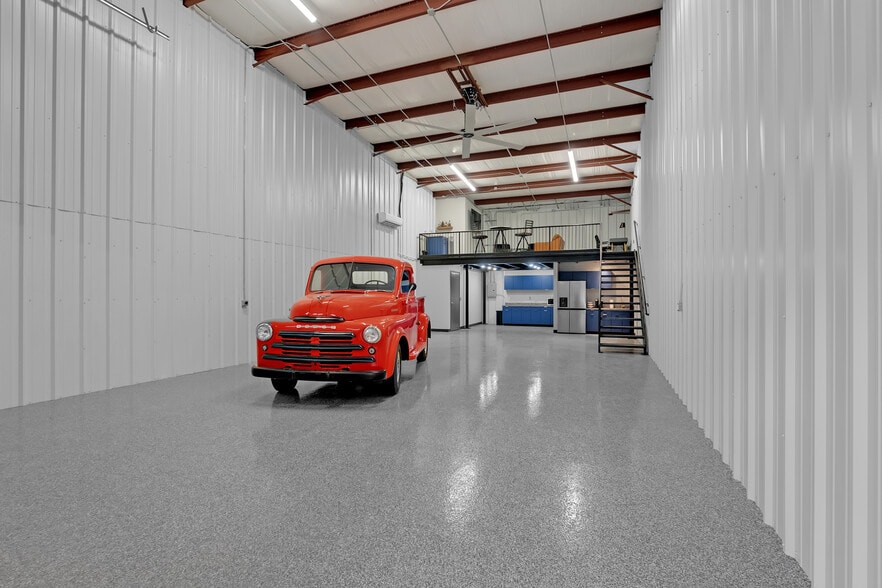 More Photos Of 16500 Broadway, Glenpool Parking Garage For Sale