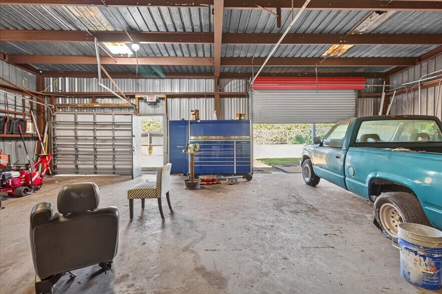 More Photos Of 5306 W Commerce St, Tampa Warehouse For Sale