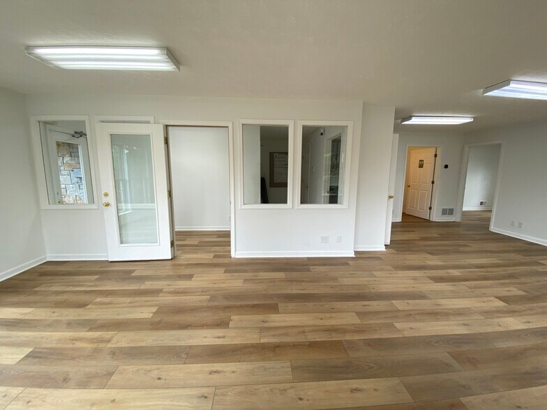 More Photos Of 8912 Stone Green Way, Louisville Office For Lease