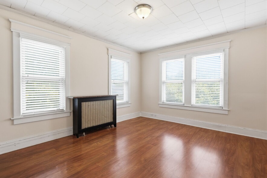 More Photos Of 168 White Horse Ave, Hamilton Office For Sale