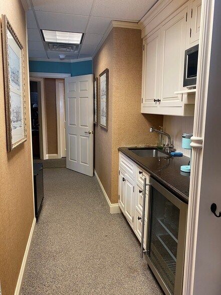 More Photos Of 211 Somerville Rd, Bedminster Office For Sale