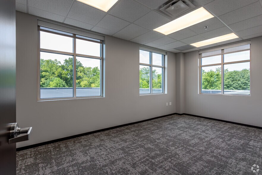 More Photos Of 579 Executive Campus Dr, Westerville Office For Lease