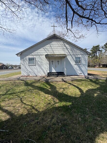 More Photos Of 4725 US Highway 311, Sophia Religious Facility For Lease