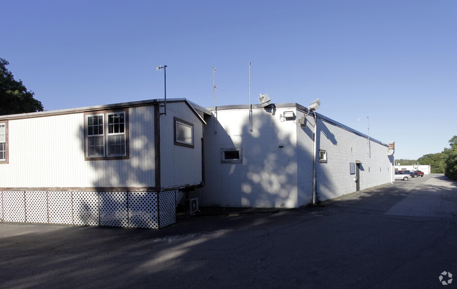 More Photos Of 1020 Turnpike St, Canton Warehouse For Lease