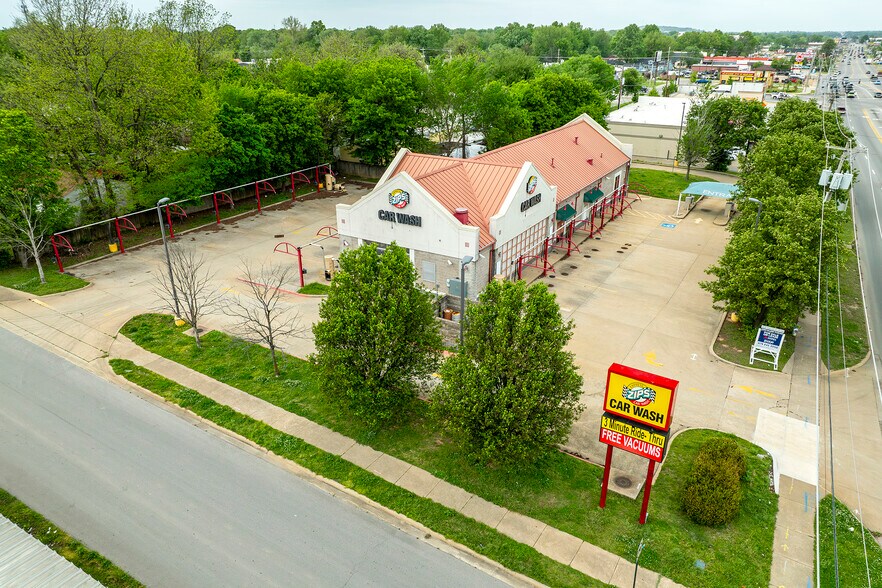 More Photos Of 1112 S Thompson St, Springdale Carwash For Sale