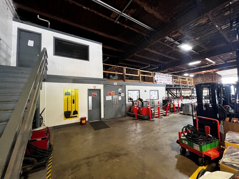 More Photos Of 560 Cynthia St, Jacksonville Warehouse For Sale