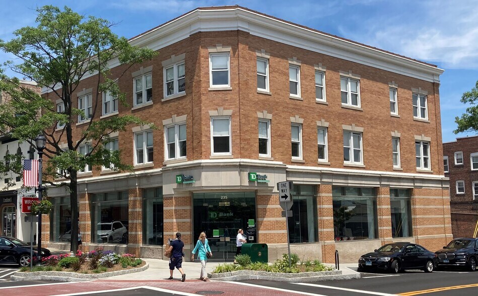 Primary Photo Of 235 Greenwich Ave, Greenwich Office For Lease