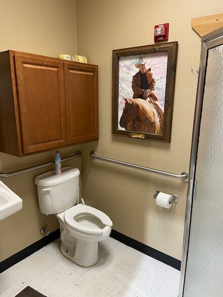 More Photos Of 8825 Eastex Fwy, Beaumont Warehouse For Lease