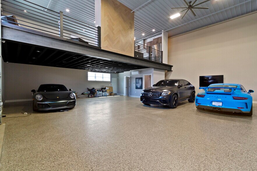 More Photos Of 17745 Motor District Cir, Westfield Showroom For Sale