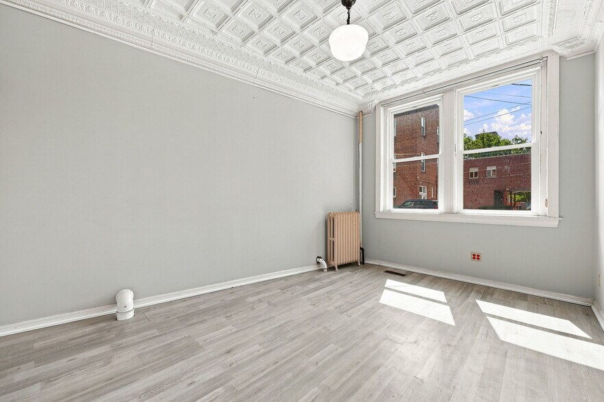 More Photos Of 44 Main St, Kingston Office For Lease