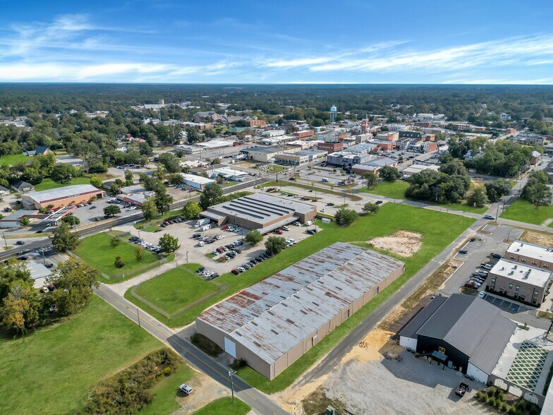 More Photos Of 40 W Cherry St, Statesboro Warehouse For Lease