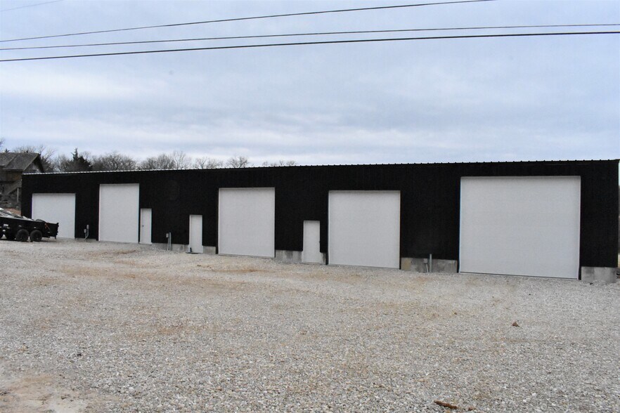More Photos Of 100 Man Cave, Sunrise Beach Self Storage For Sale