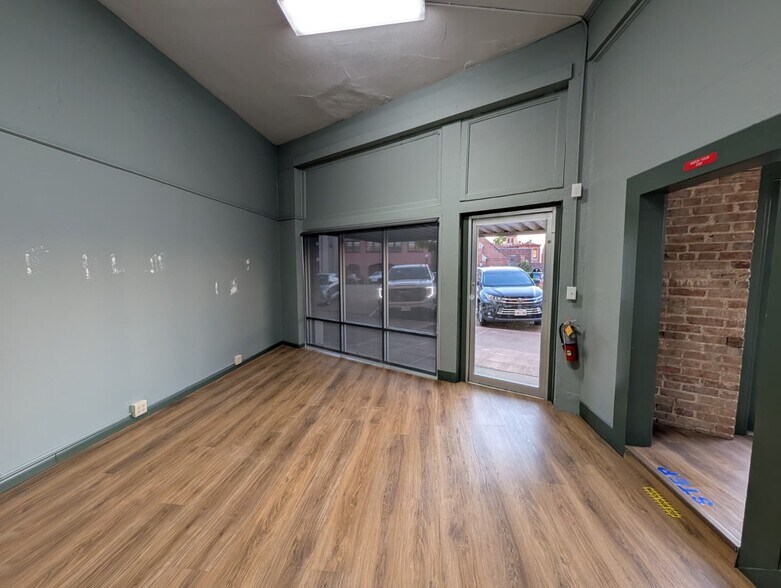 More Photos Of 400 N State Line Ave, Texarkana General Retail For Lease