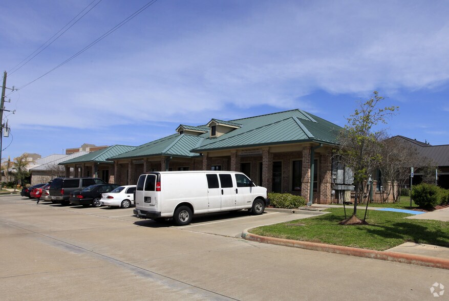 More Photos Of 3531 S Town Center Blvd, Sugar Land Medical For Lease