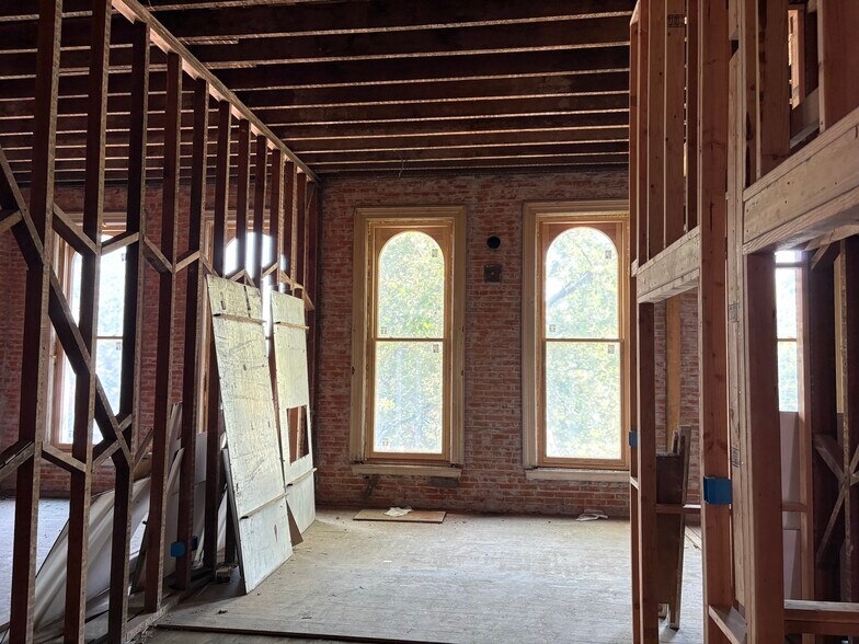 More Photos Of 211 E Main St, Dayton General Retail For Sale