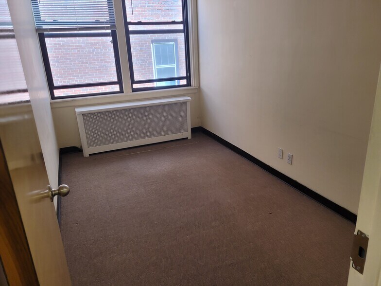 More Photos Of 11655 Queens Blvd, Forest Hills Office For Lease