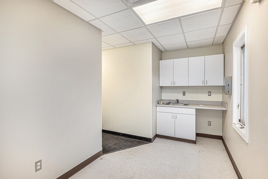 More Photos Of 1350 E M 21, Owosso Medical For Sale