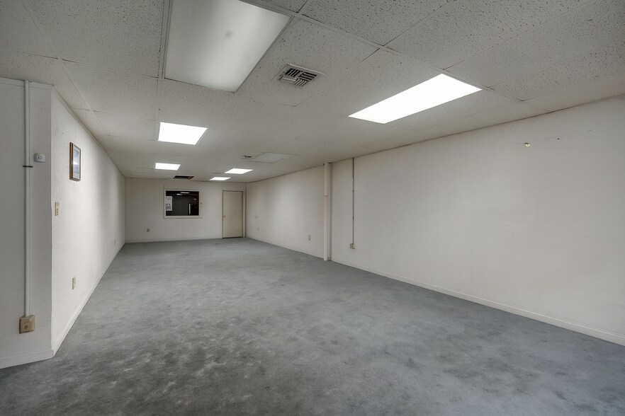 More Photos Of 11510 Nacogdoches rd, San Antonio Industrial For Sale