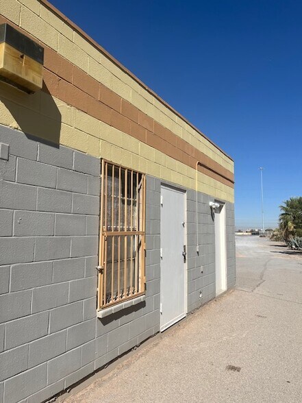 More Photos Of 11010 Montana Ave, El Paso Self Storage For Sale