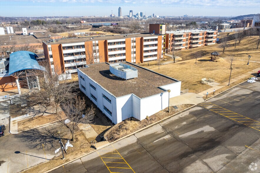 More Photos Of 2620 Fleur Dr, Des Moines Office For Lease