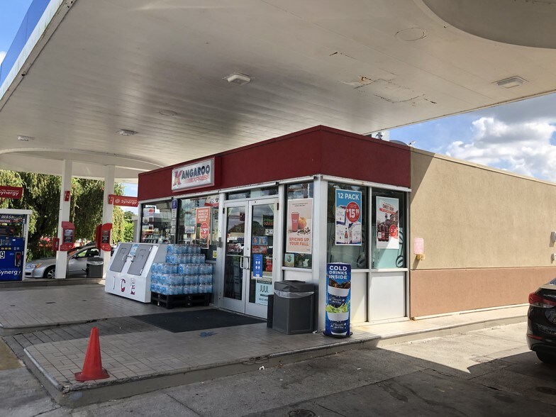 More Photos Of 4350 Bee Ridge Rd, Sarasota Convenience Store For Sale