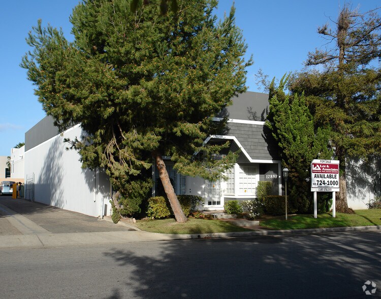 More Photos Of 17891 Jamestown Ln, Huntington Beach Warehouse For Lease