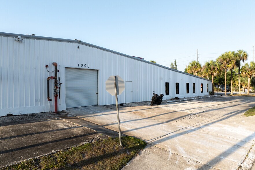 More Photos Of 927 Fern St, Altamonte Springs Light Manufacturing For Lease