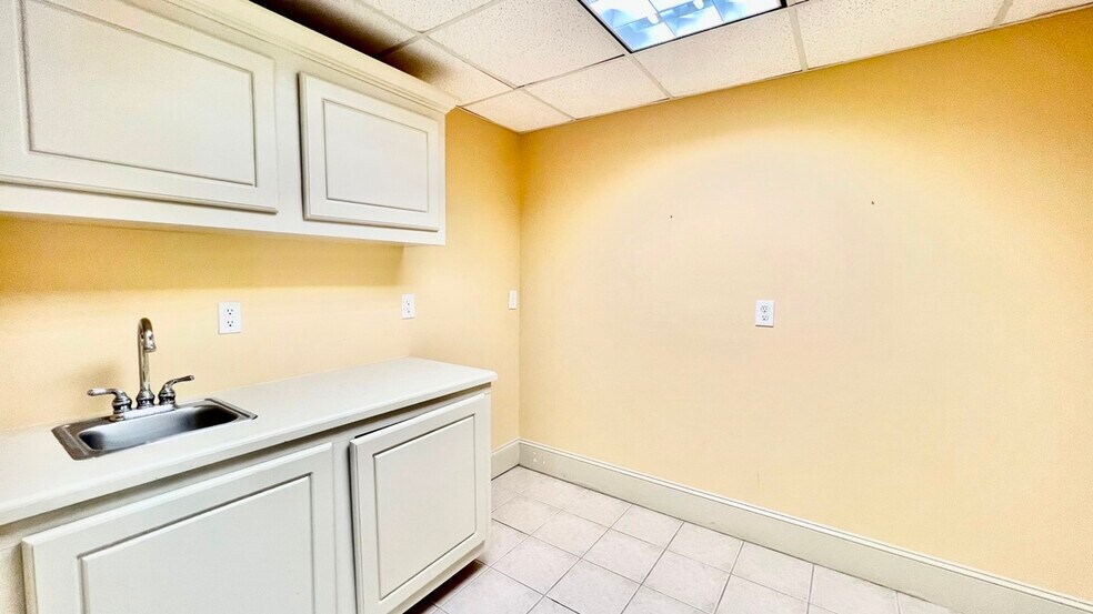 More Photos Of 2469 E Piedmont Rd, Marietta Office For Lease