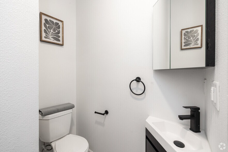 More Photos Of 1864 Cordova St, Los Angeles Apartments For Sale