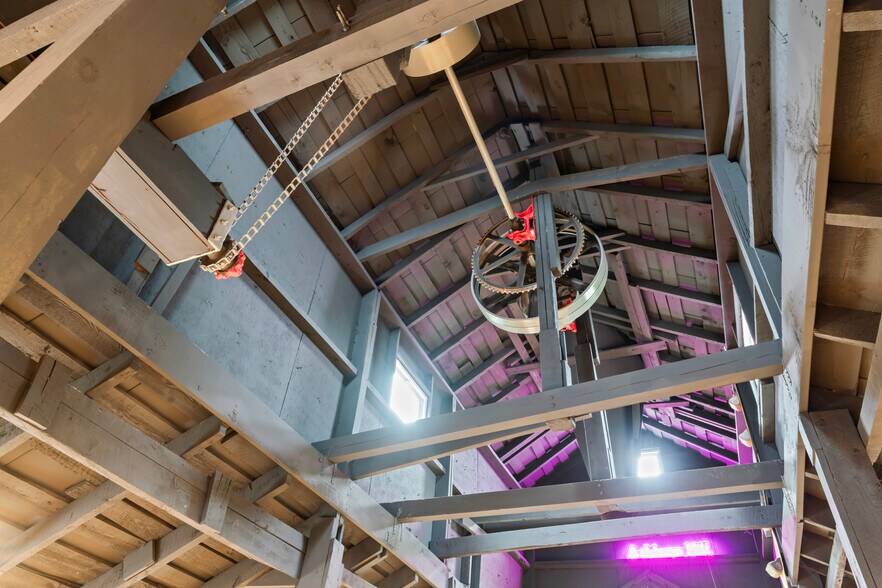 More Photos Of 20704 Ashburn Rd, Ashburn Unknown For Lease