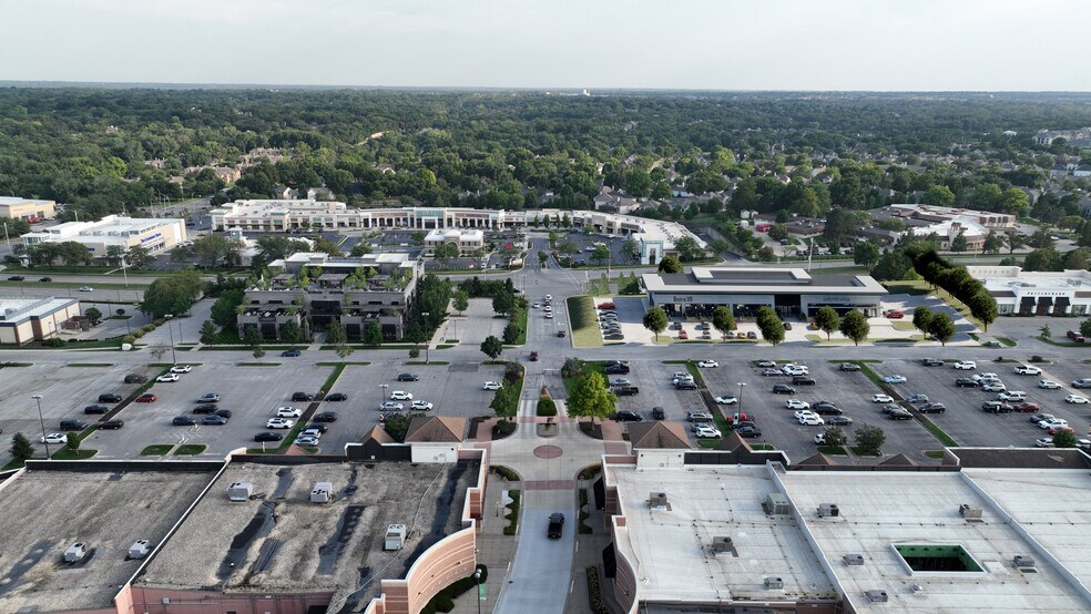 More Photos Of 4900 W 119th St, Leawood Restaurant For Lease