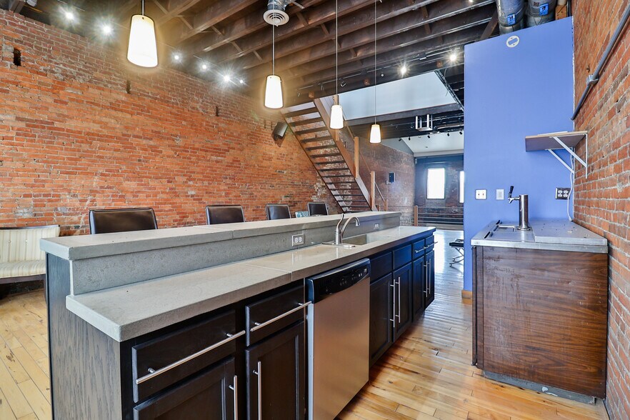 More Photos Of 102-104 W Columbus St, Kenton Office Residential For Sale