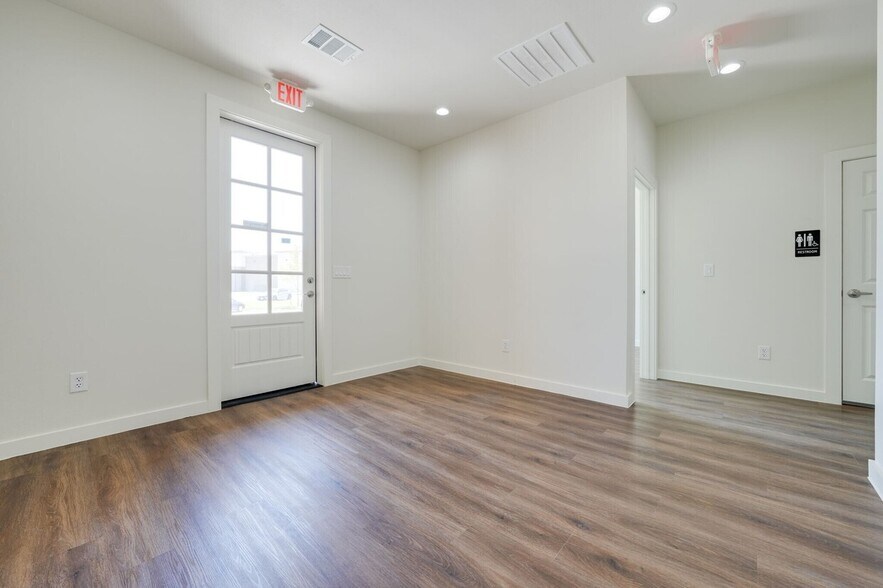 More Photos Of 5860 Collin McKinney Pky, McKinney Medical For Lease