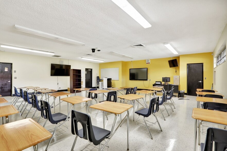 More Photos Of 959 SE 6th Ave, Deerfield Beach Schools For Sale